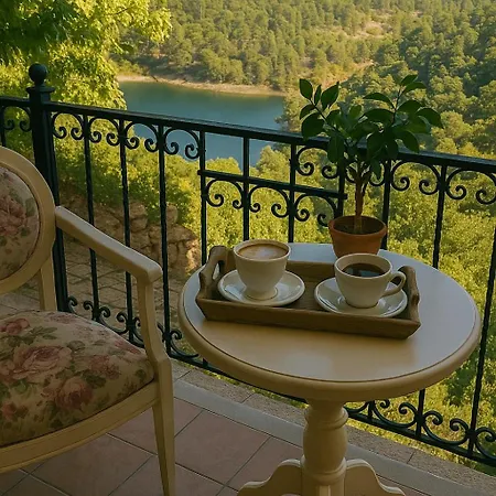 Hotel Aithra Boutique *